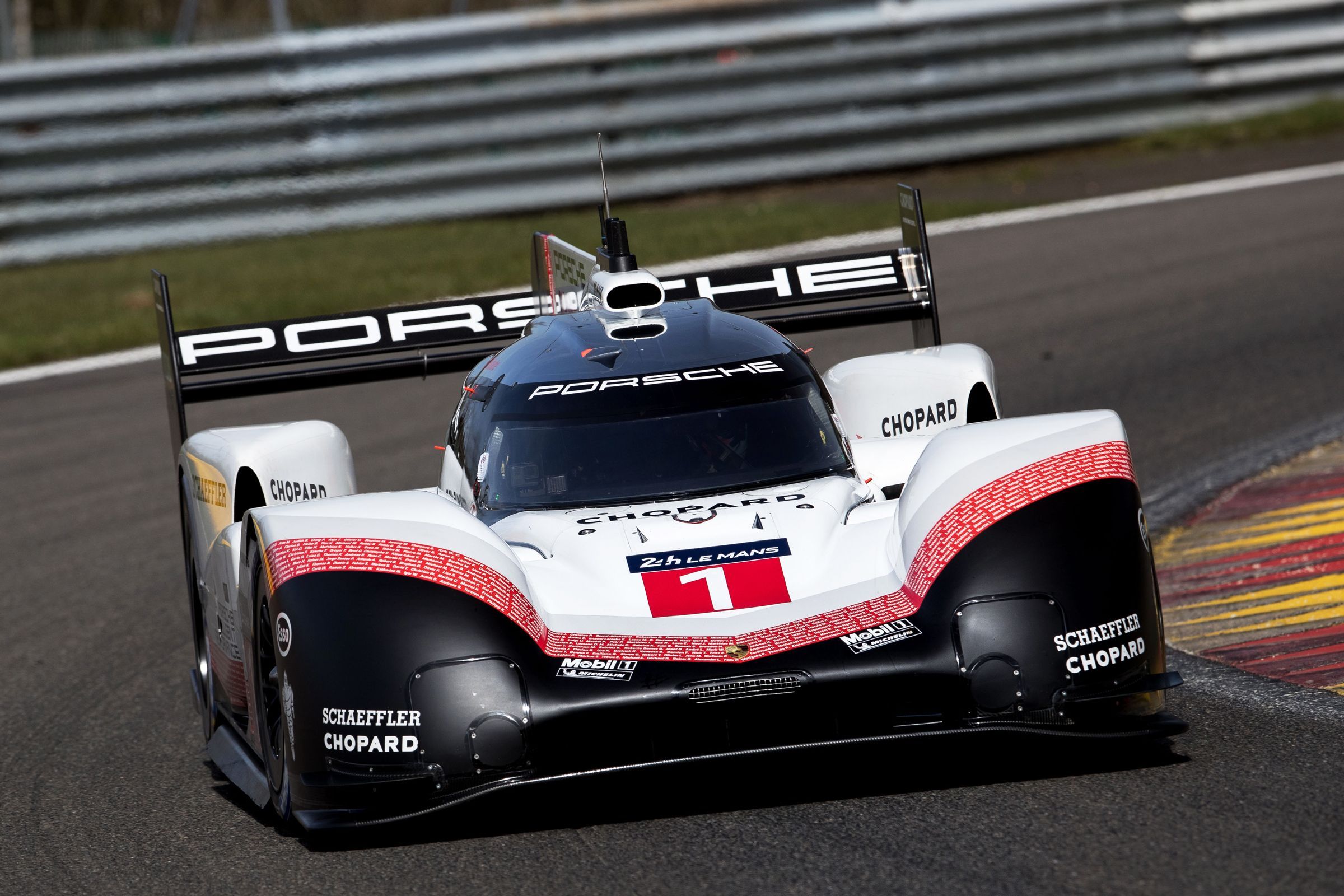 2400x1600 Porsche's 919 Hybrid Evo Wallops F1's Fastest Cars