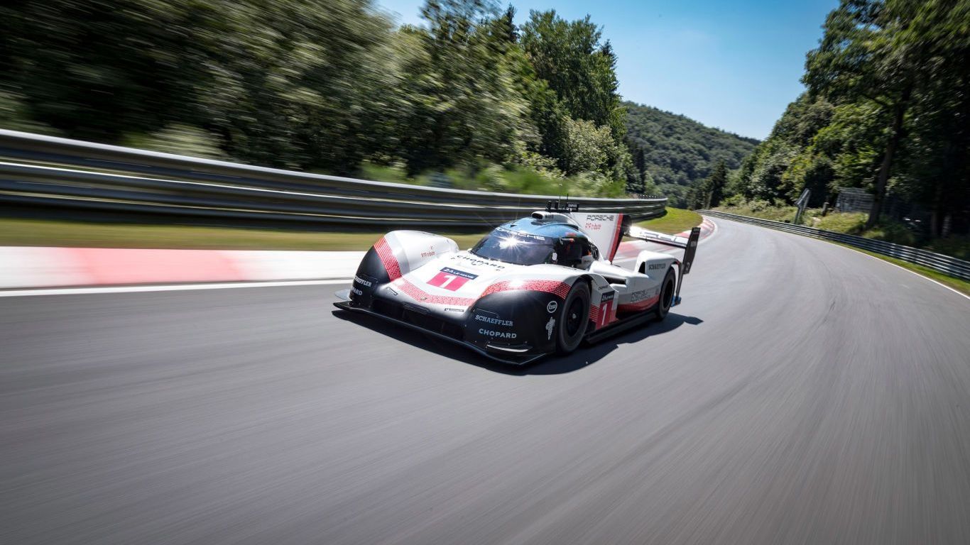 1366x768 Porsche Boasts About Its Record Breaking Nürburgring Run
