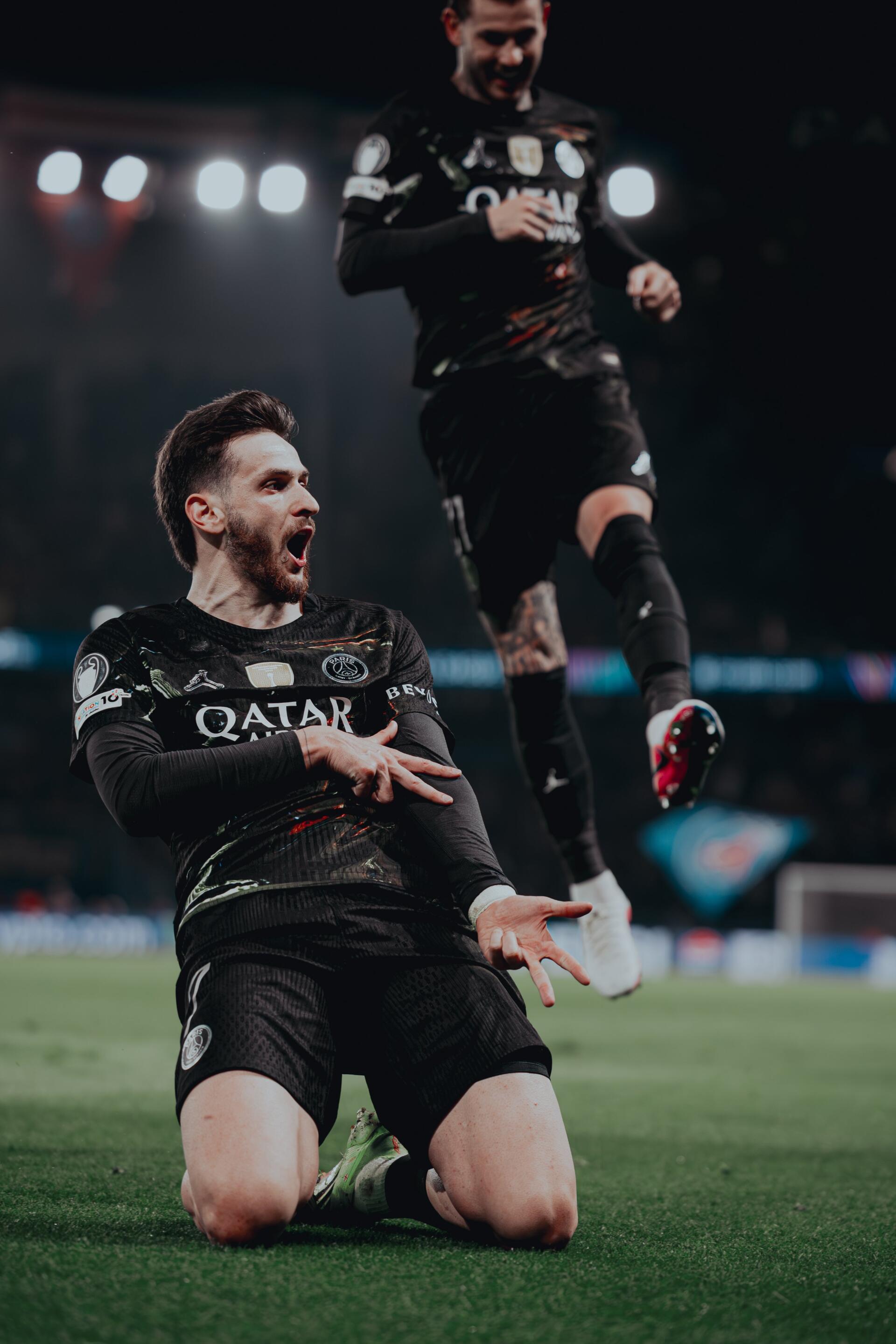 1920x2880 PSG Winger Roar