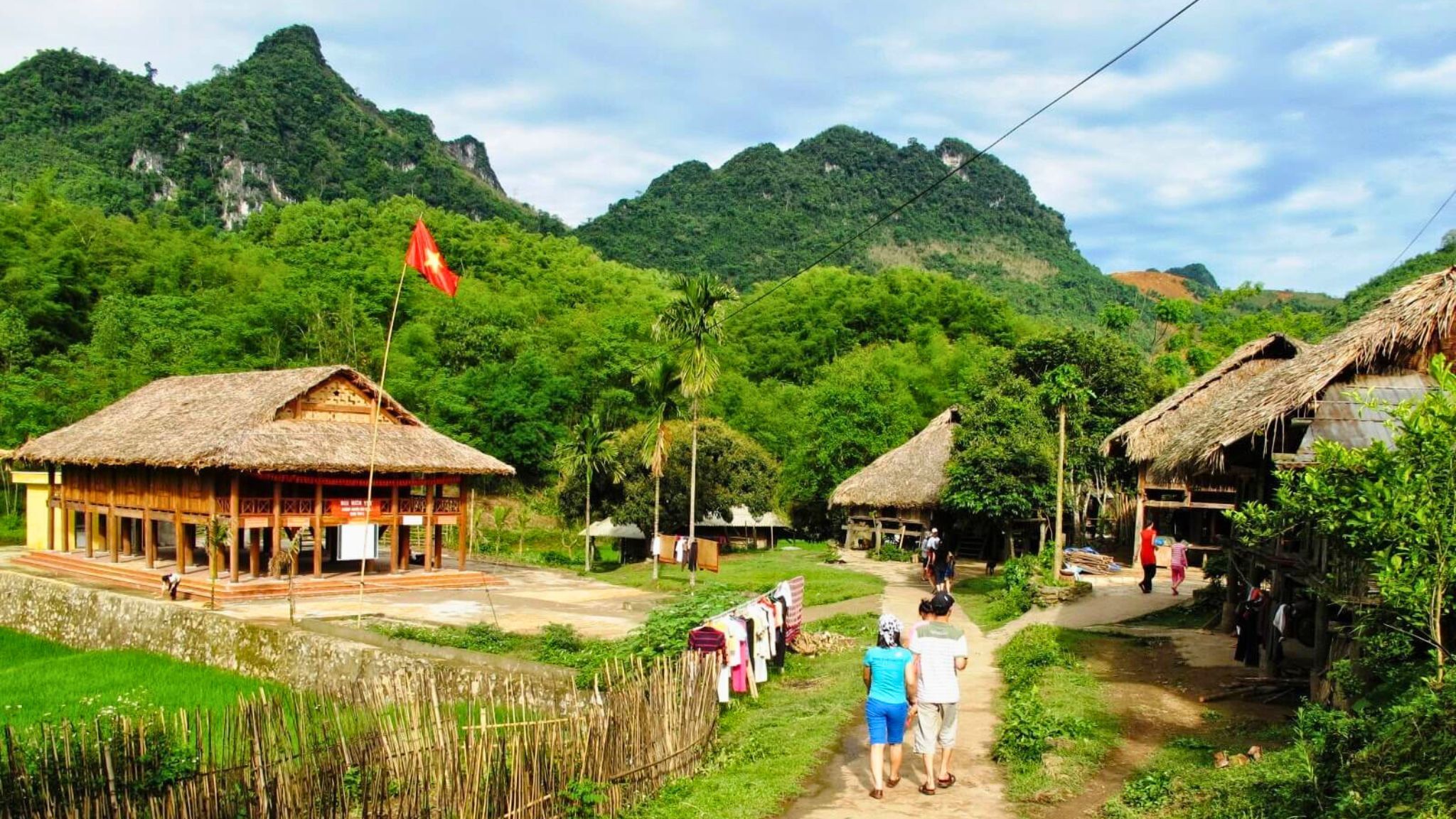 2048x1152 Escape to Mai Chau: Unveiling the Scenic Charms of North Vietnam
