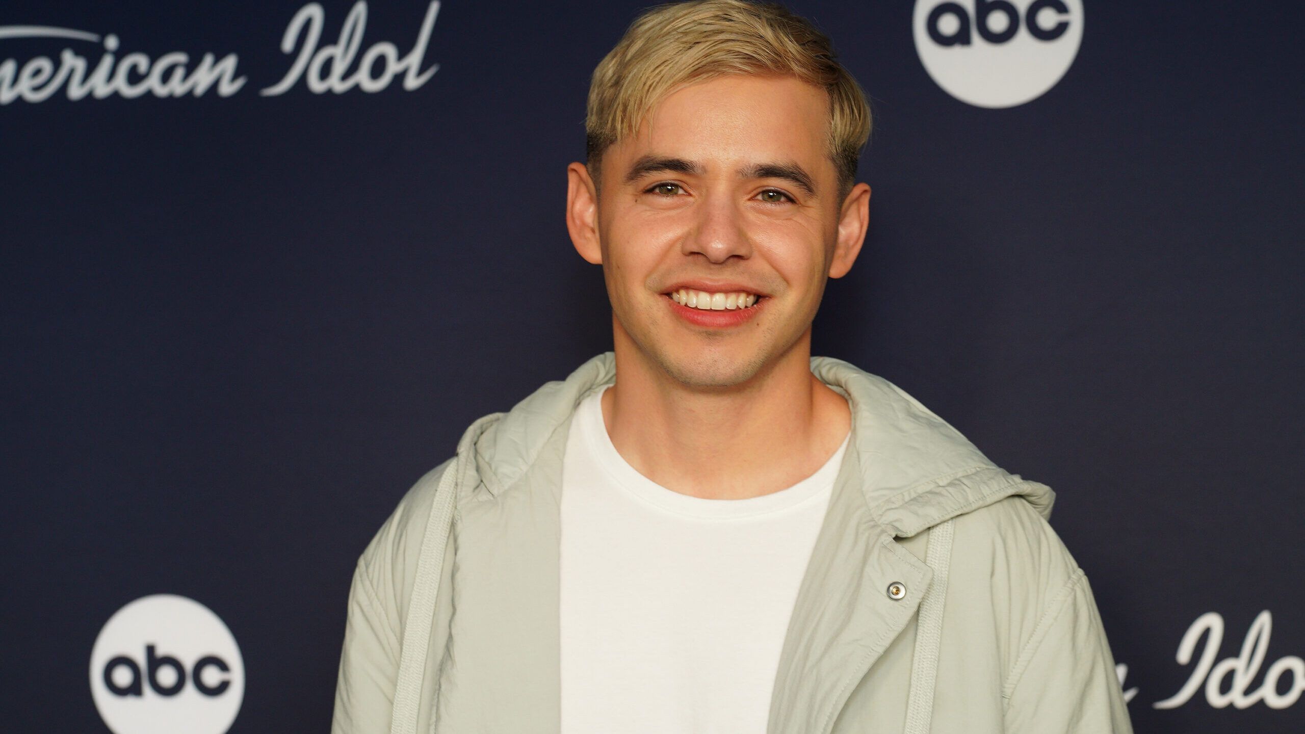 2560x1440 David Archuleta Tearful at LoveLoud: 'It's a beautiful thing to be queer'