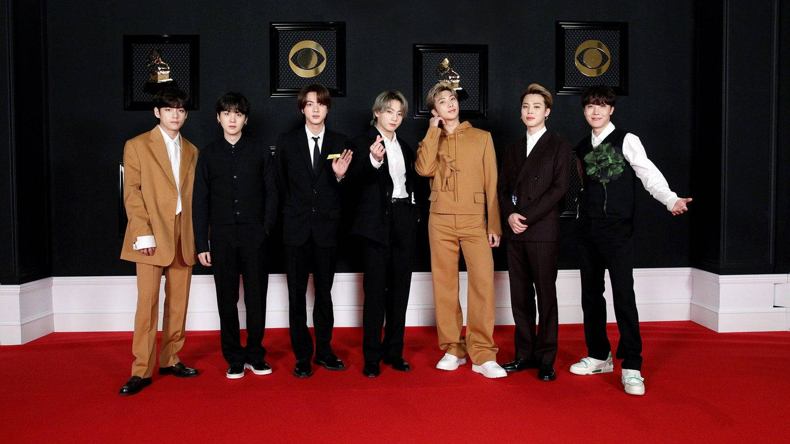 1600x900 Bts V Full Body Picture FEA