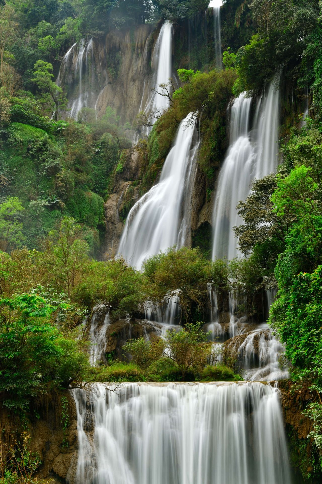 1280x1920 A big waterfall