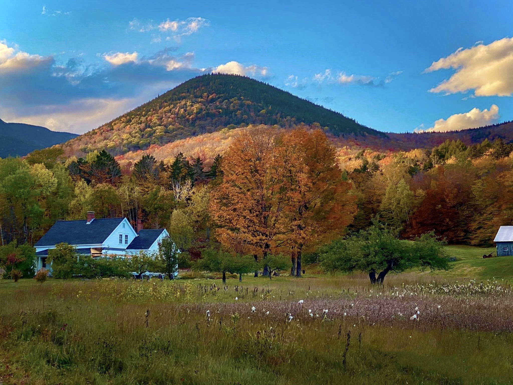 2048x1536 Autumn in New Hampshire Mountain National Forest, New Hampshire