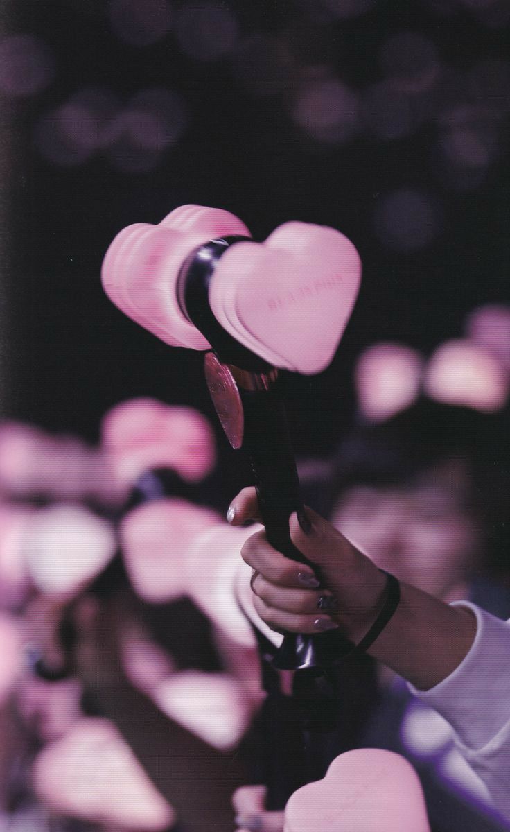 736x1200 blackpink #blackpink concert #blink #blackpink light stick #blackponk tour. Aksiyon filmi, Fotoğraf düzenleri, Güzellik kraliçesi