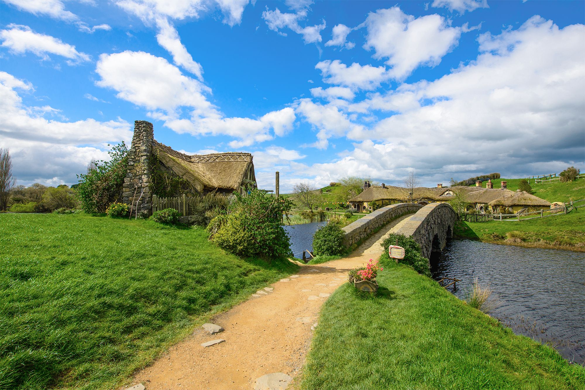 2000x1335 New Zealand Matamata Hobbiton Wallpaper​-Quality Free Image and Transparent PNG Clipart