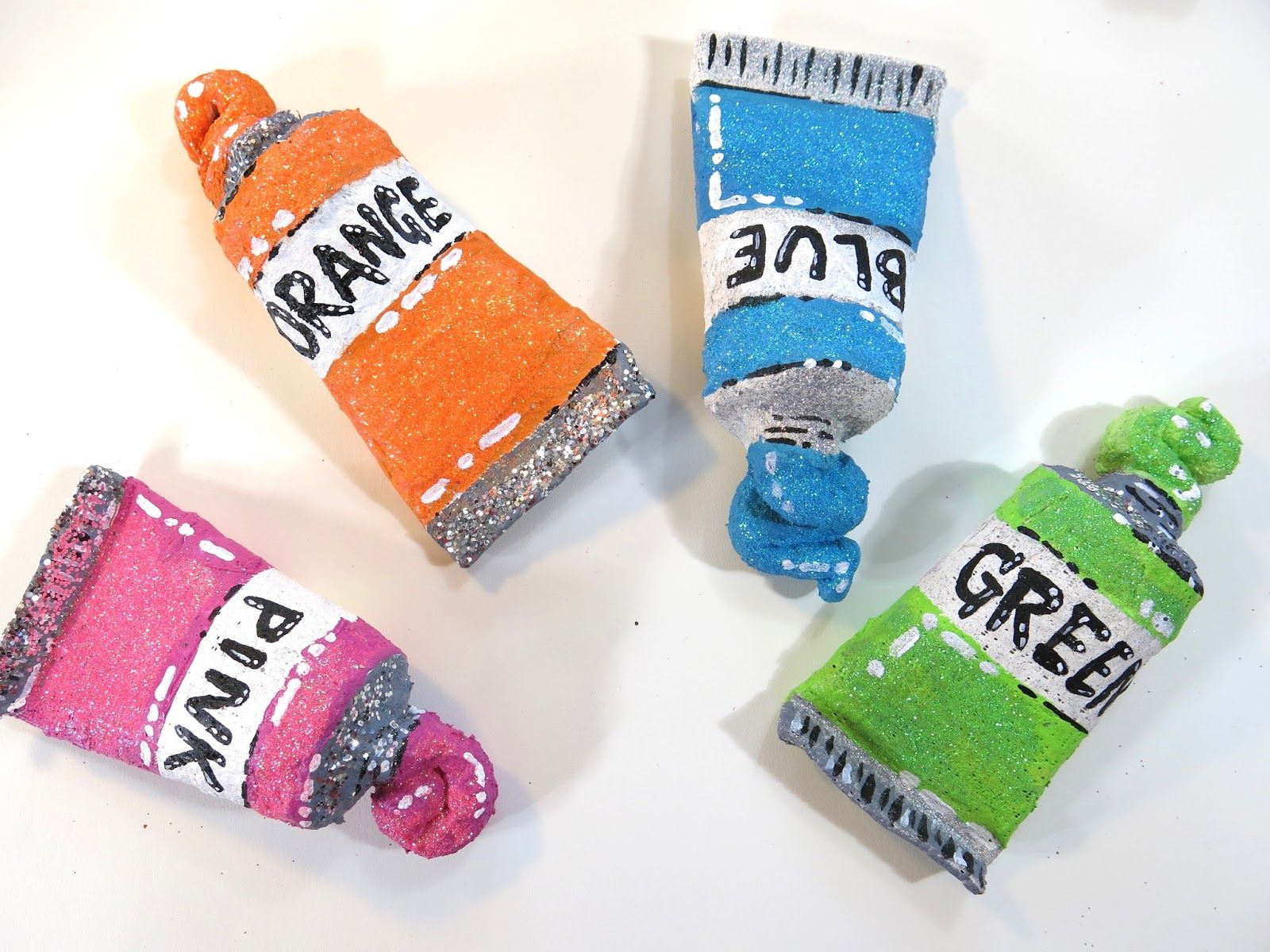 1600x1200 Cassie Stephens: DIY: TP Tube to Paint Tube Ornament!