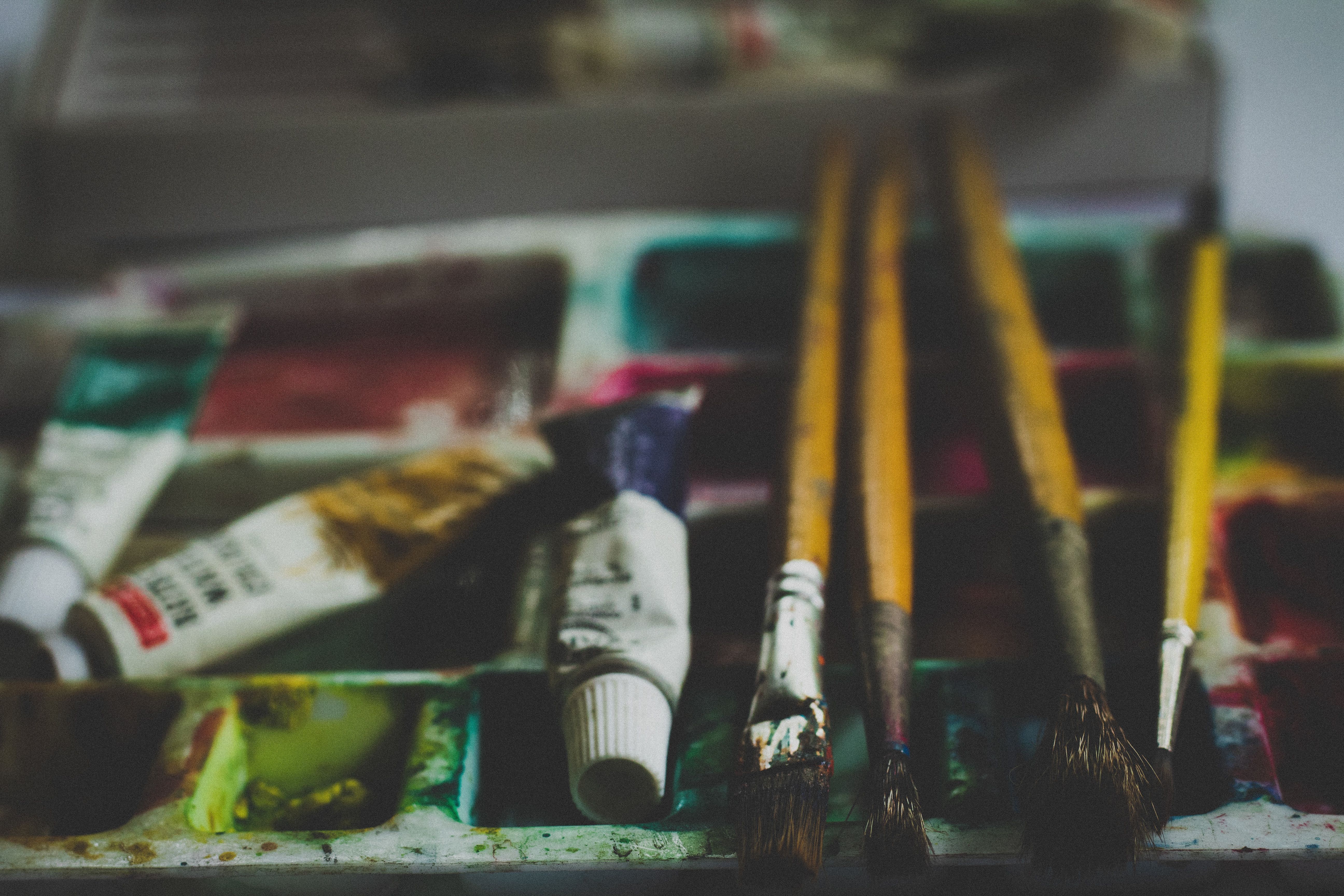 5184x3456 Yellow and Gray Paint Brushes With Paint Tray · Free