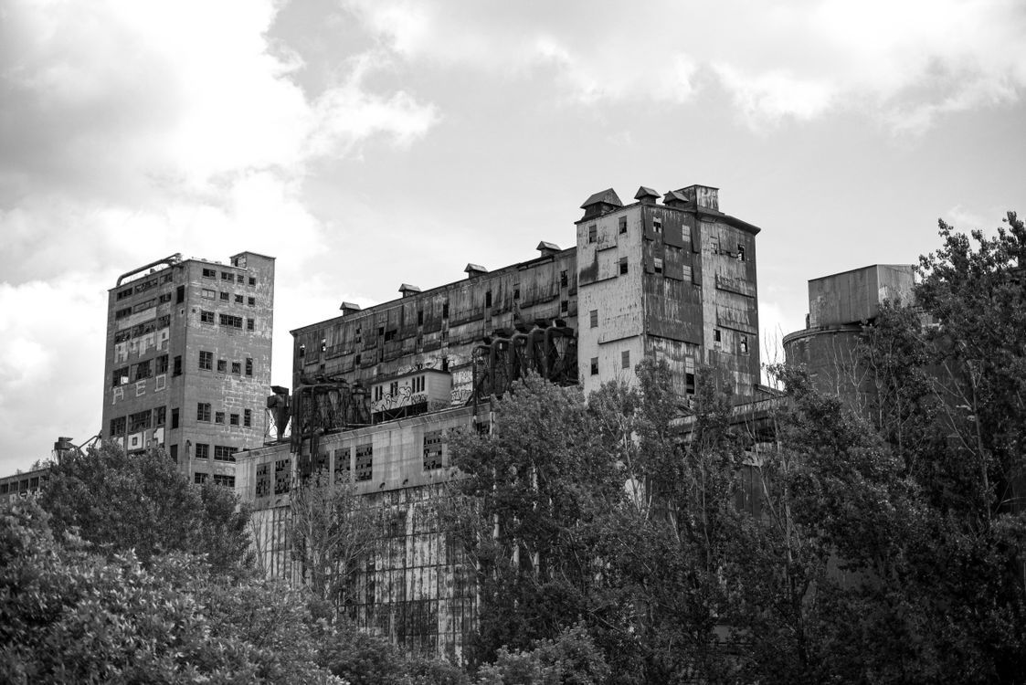 1123x750 Black and White Photo of Abandoned Buildings · Free
