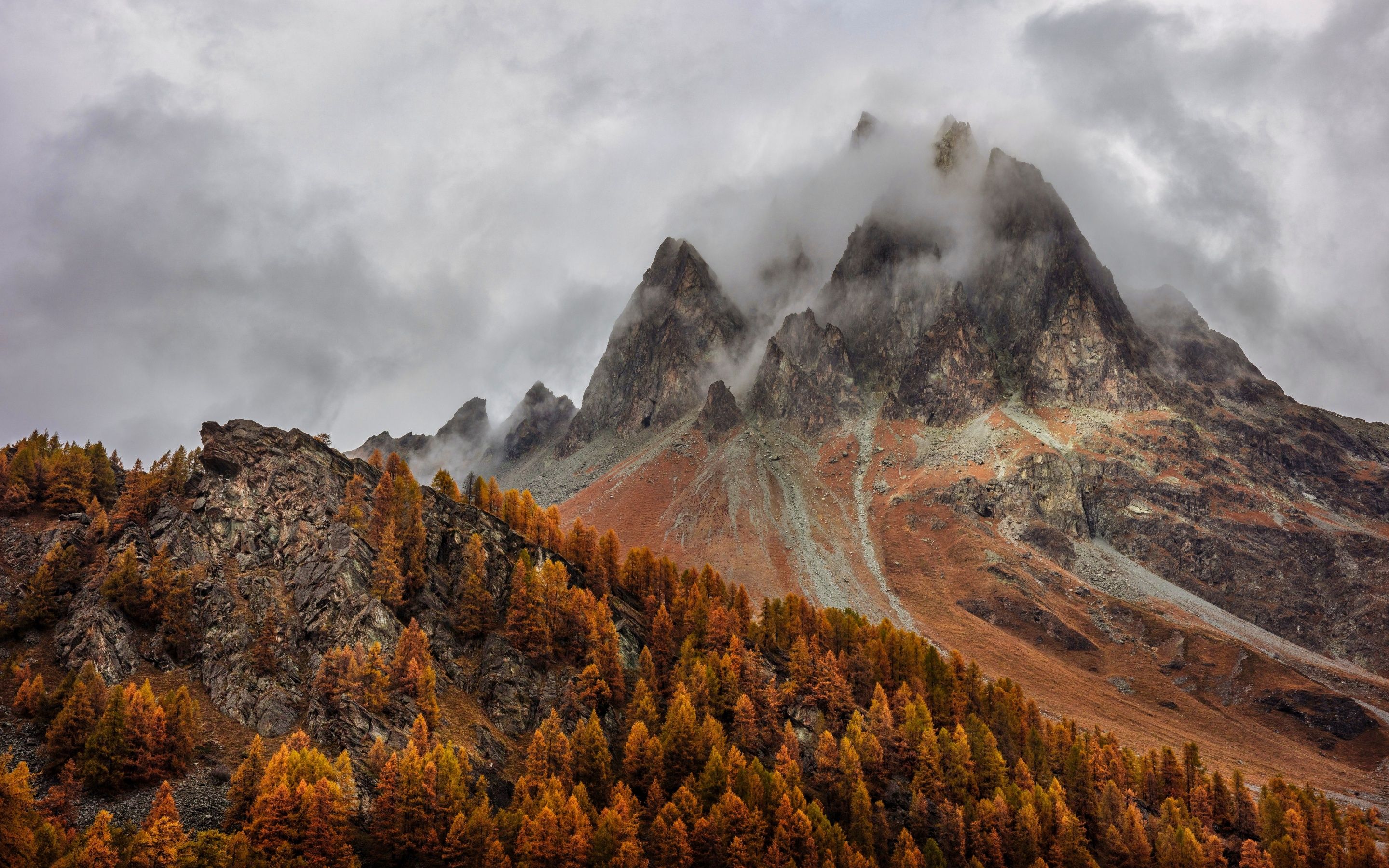 2880x1800 Mountains Wallpaper 4K, Forest, Autumn, Foggy, Peak