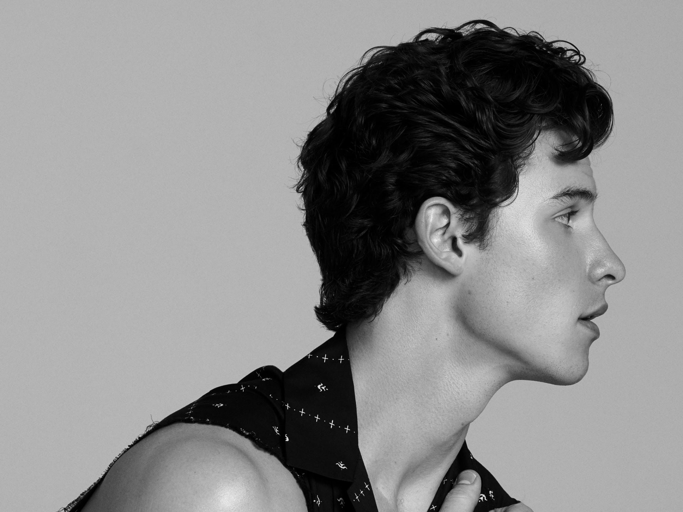 2280x1710 Desktop wallpaper: Music, Shawn Mendes, Black & White, Canadian, Singer 4K free download for PC. 981694