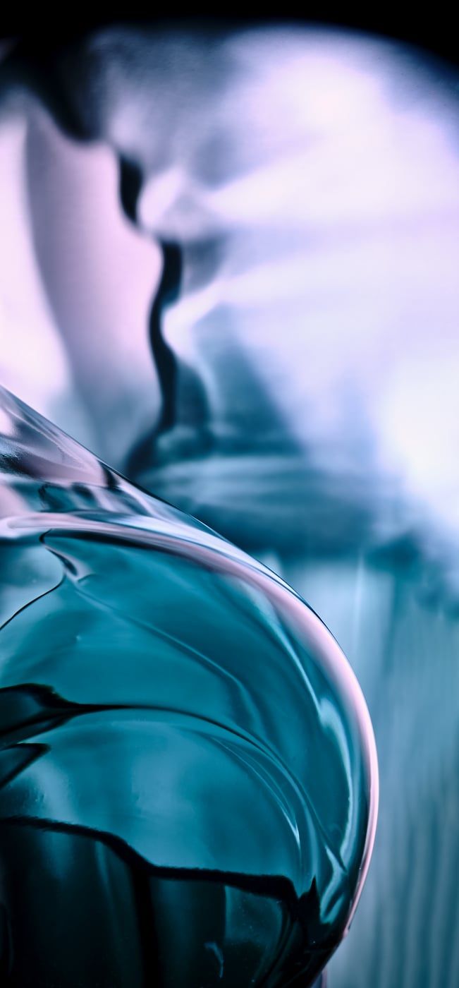 651x1400 Glass refraction photo