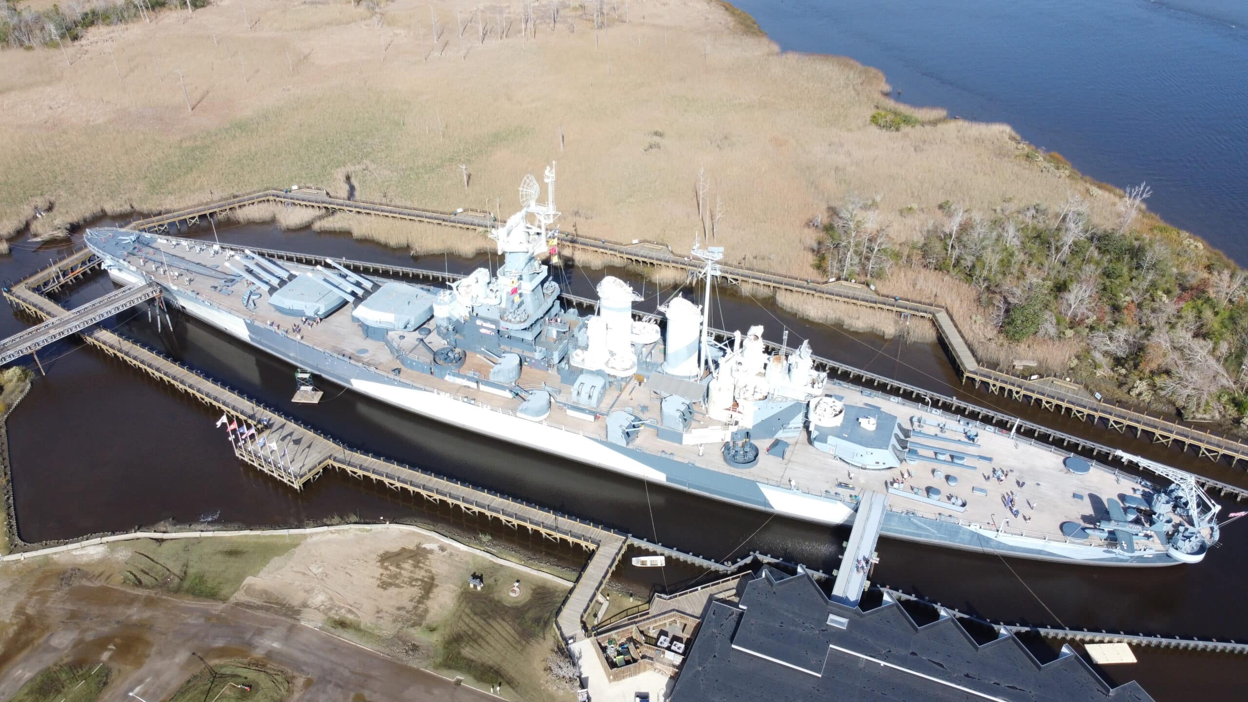 2560x1440 USS North Carolina Battleship Cofferdam and Memorial Walkway