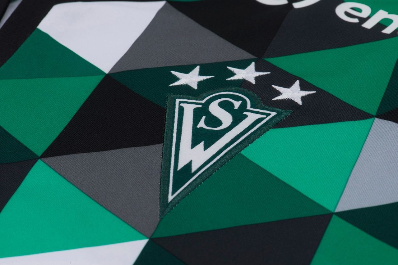 1280x854 Santiago Wanderers 2017 Macron Away Kit