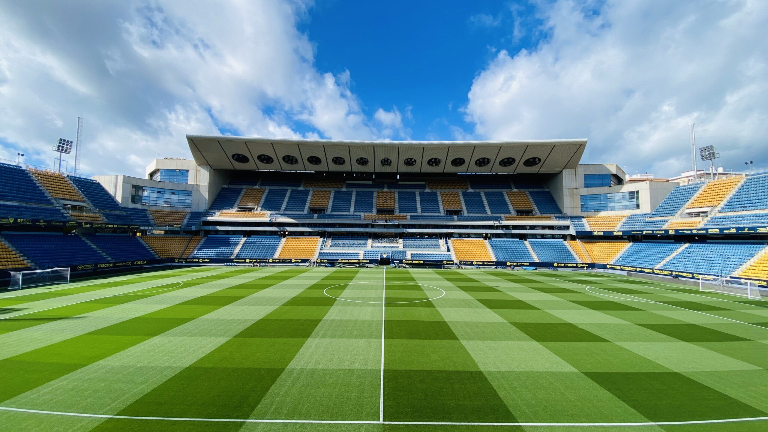 2560x1440 SGL System. Maintaining A Top Tier Playing Surface At Cádiz CF