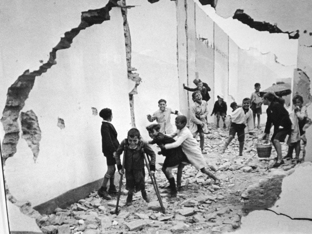 1024x768 Henri Cartier Bresson's Seville Luntz Gallery