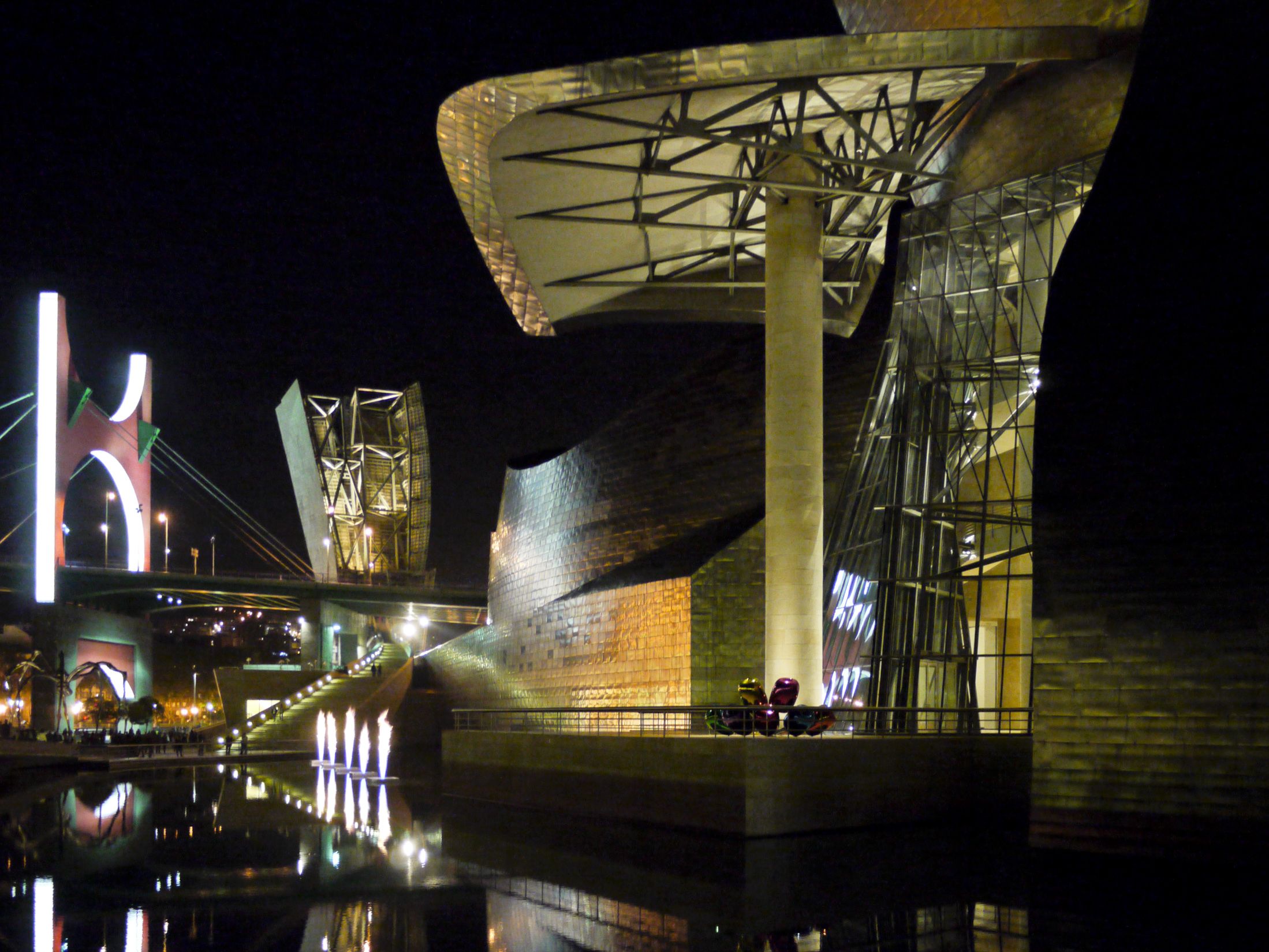 2198x1649 Museo Guggenheim Bilbao Night View River