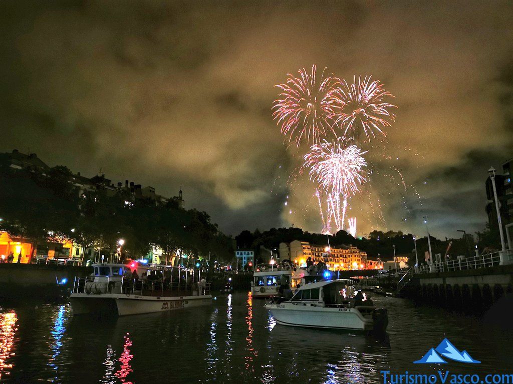 1024x768 Boat tour to see the fireworks of Bilbao