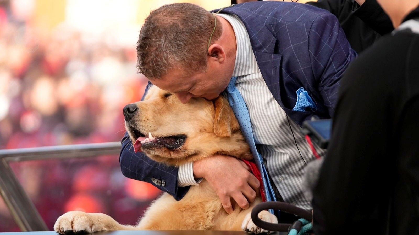 1600x900 Kirk Herbstreit's Dog Peter Poops On 'College GameDay' Set