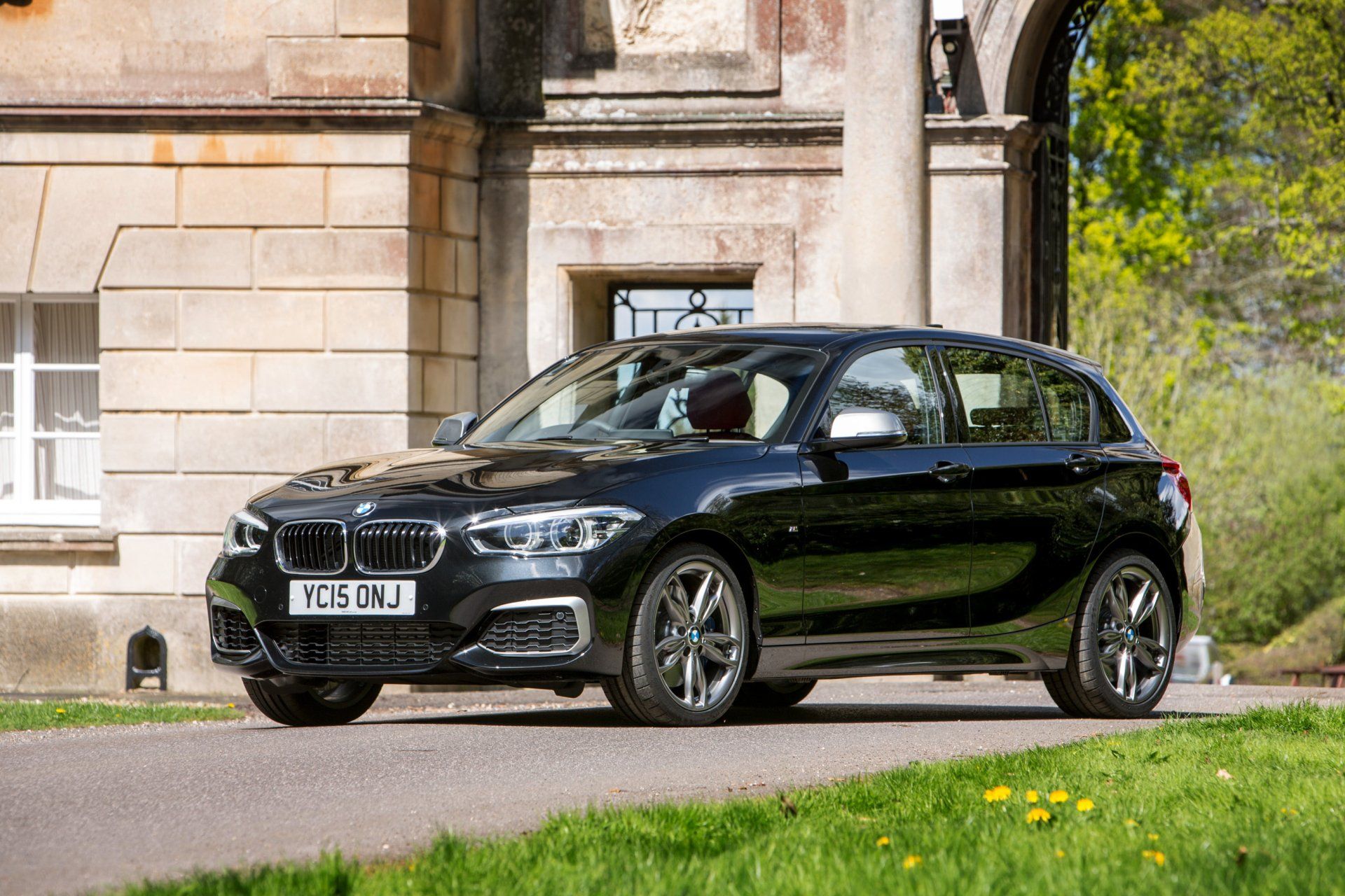 1920x1280 BMW 1 Series Black Hatchback
