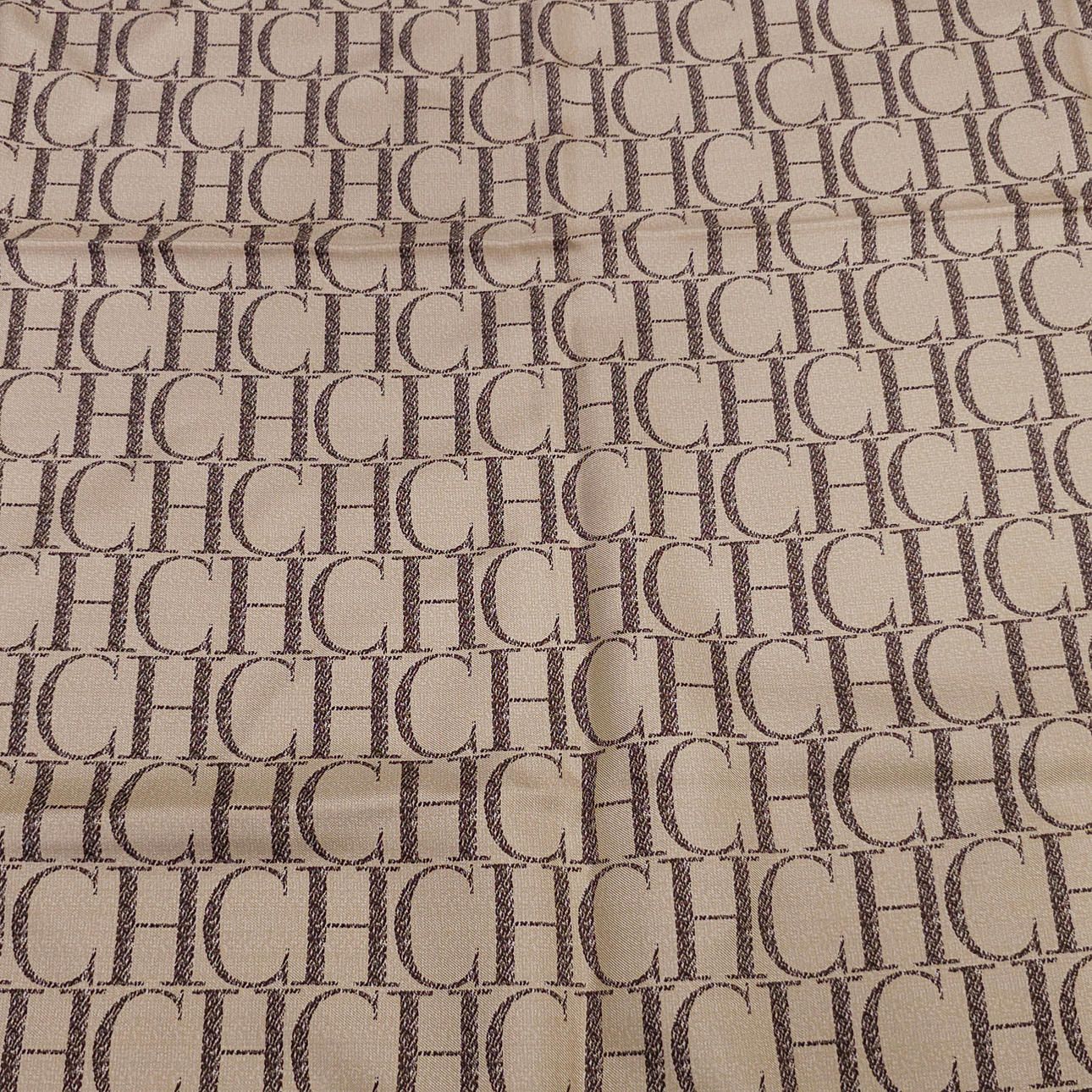 1290x1290 CAROLINA HERRERA. SCARF WITH HOUSE LOGO IN BEIGE AND BROWN. Vintage & Designer Fashion