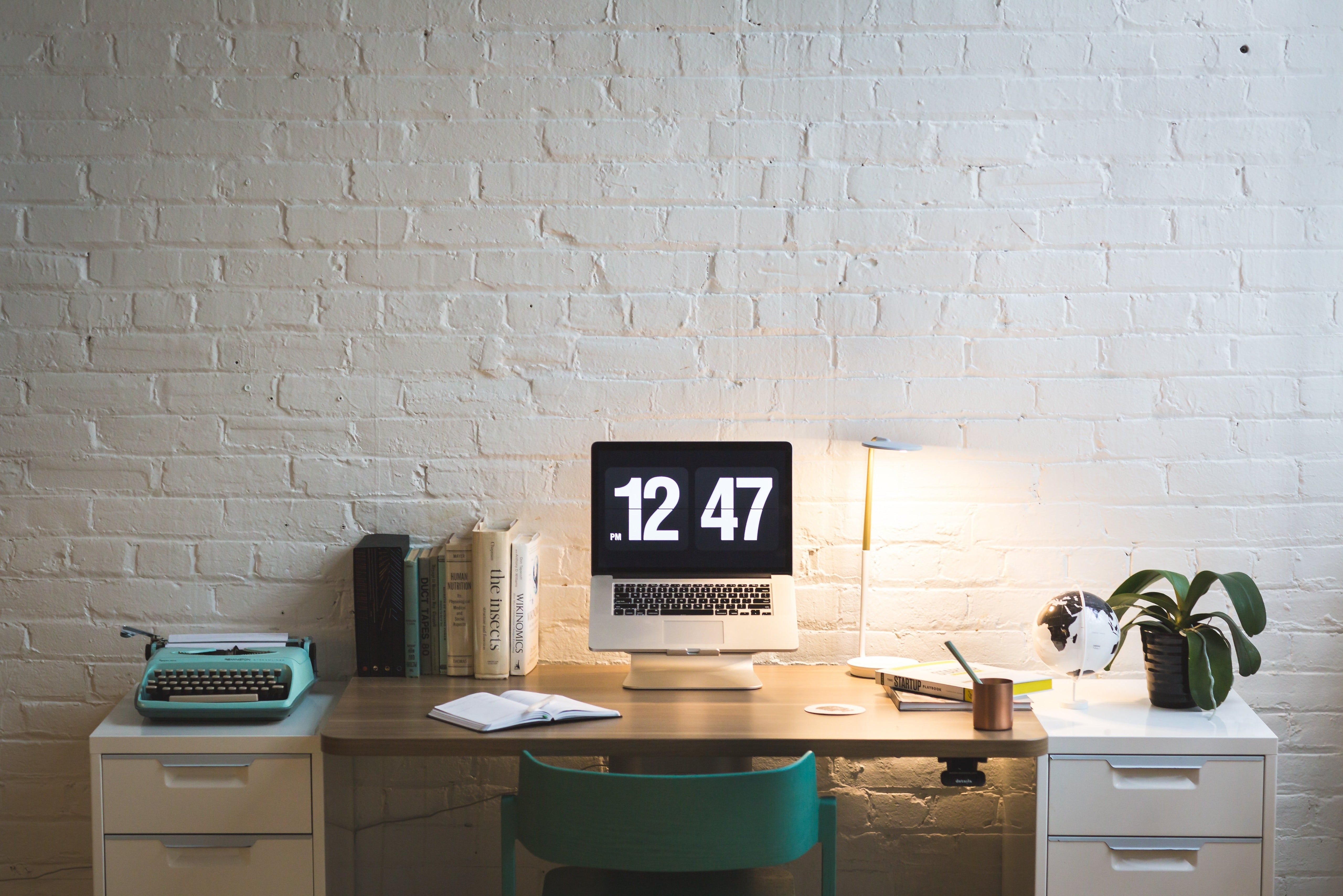5120x3416 Creating the perfect vibe for your study space and cluttered mind