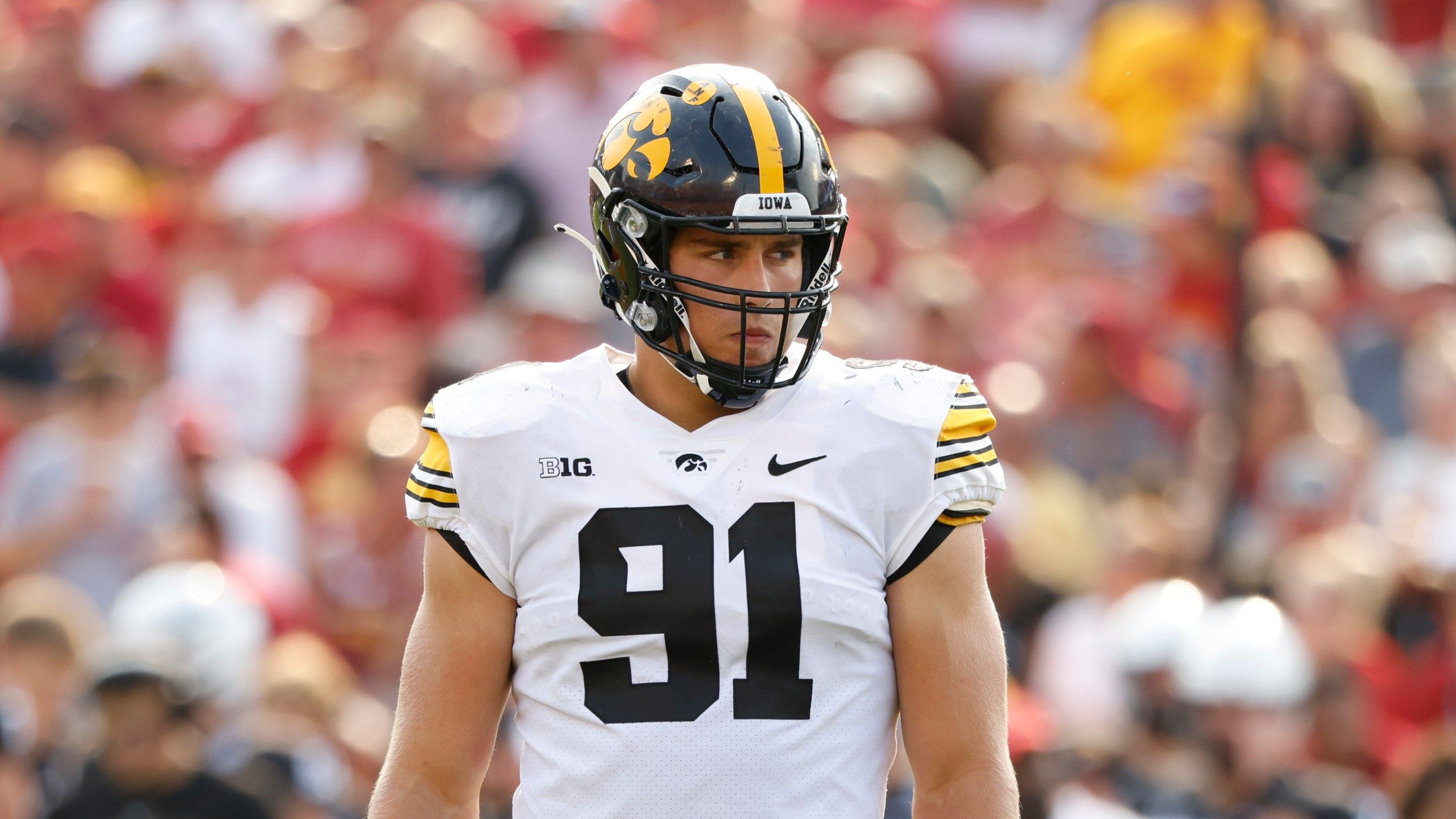 2560x1440 Green Bay Packers select edge rusher Lukas Van Ness with 13th pick