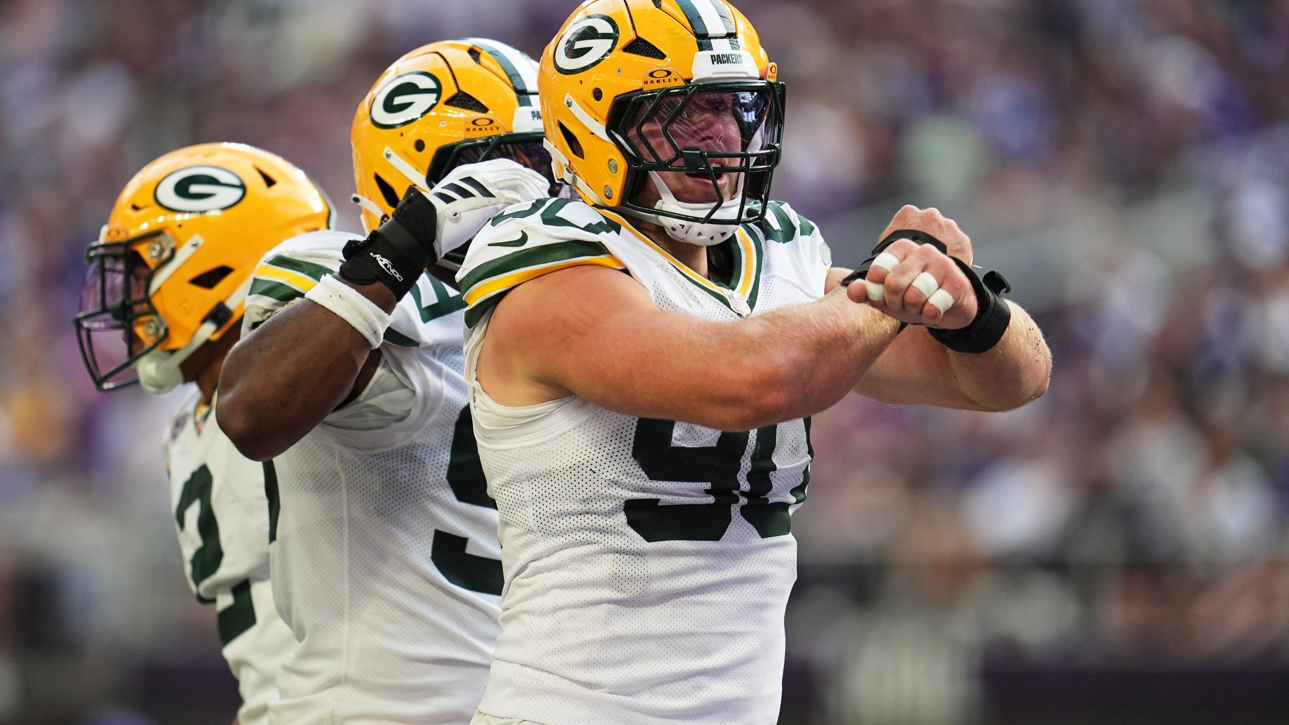 2560x1440 Green Bay's Lukas Van Ness clears concussion protocol. Packers rule out Javon Hargrave for Jets game