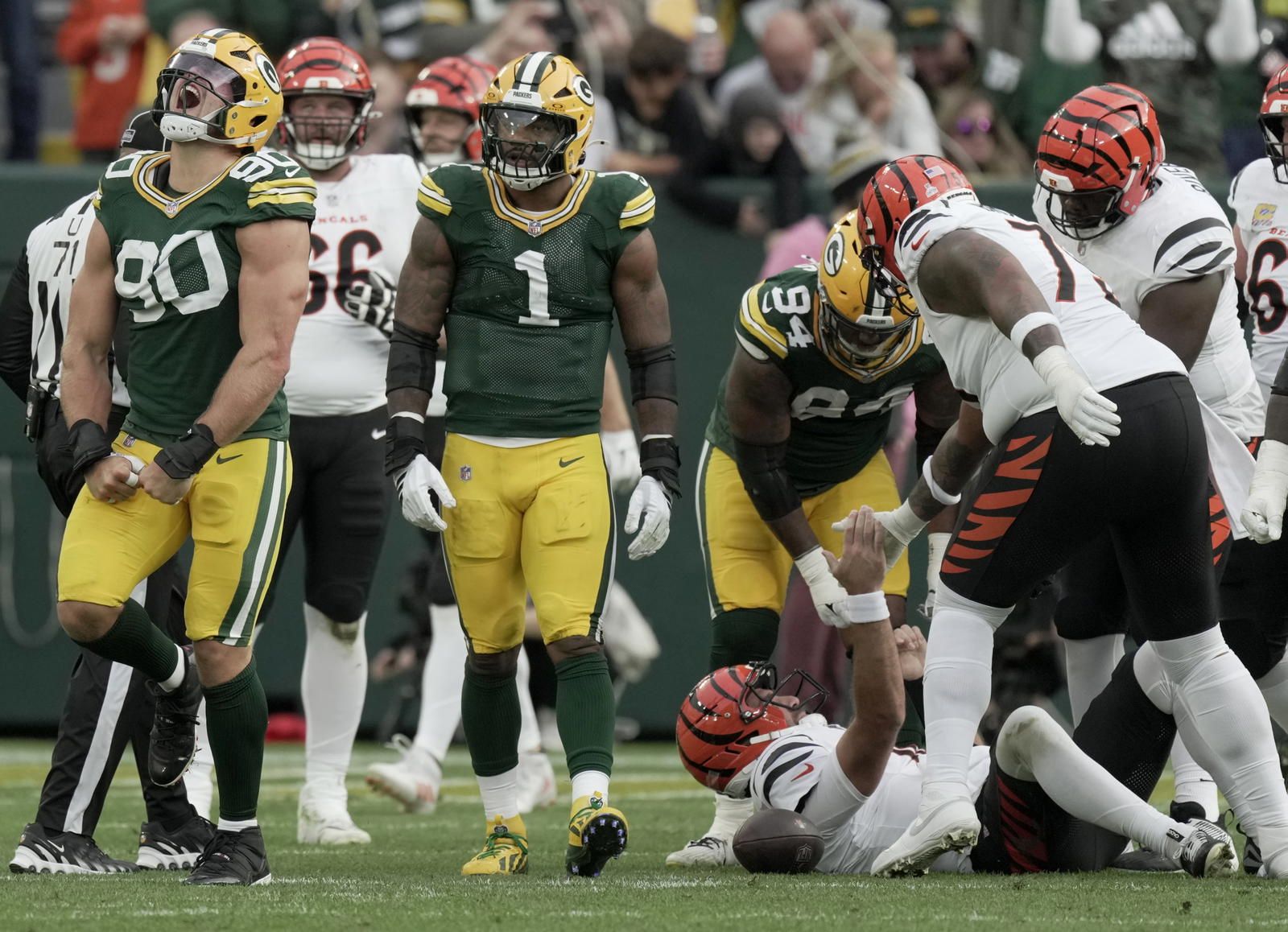 1600x1158 Green Bay Packers Must Cut Their Losses When It Comes to Lukas Van Ness' Team Option