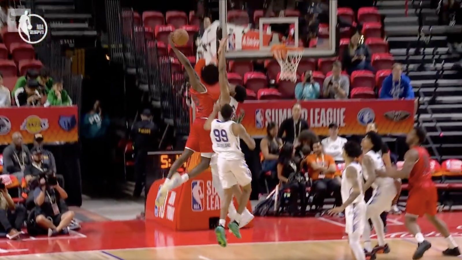 1600x900 Fans all said the same thing about Caleb Wilson's poster dunk