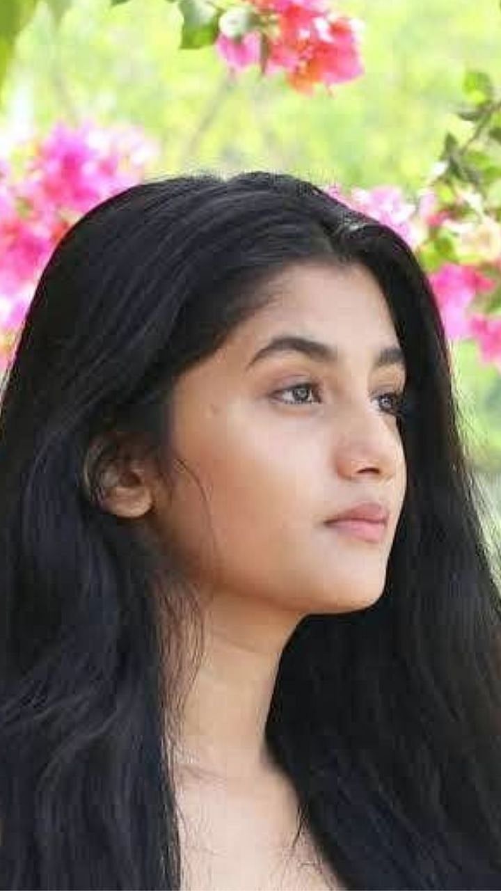 720x1280 Ashlesha Thakur : मनोज वाजपेयींची ऑनस्क्रिन लेक भलतीच 'हॉट'!