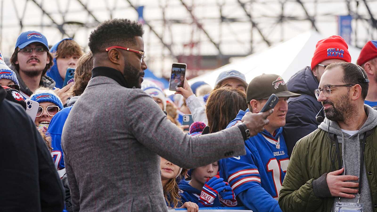 1600x900 Former NFL Star Nate Burleson In Danger Of Losing Prominent CBS Job