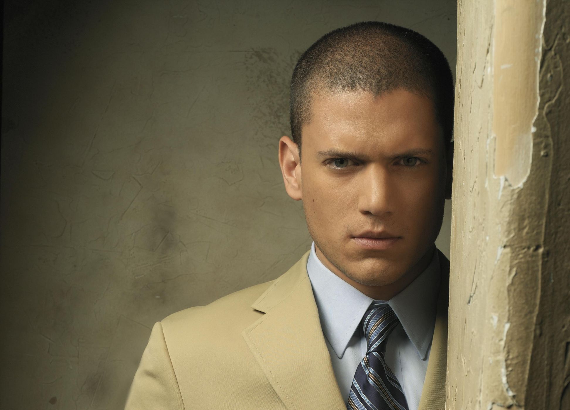 1944x1398 Wallpaper Michael Scofield, Wentworth Miller, Prison Break, Suit, Forehead, Background Free Image