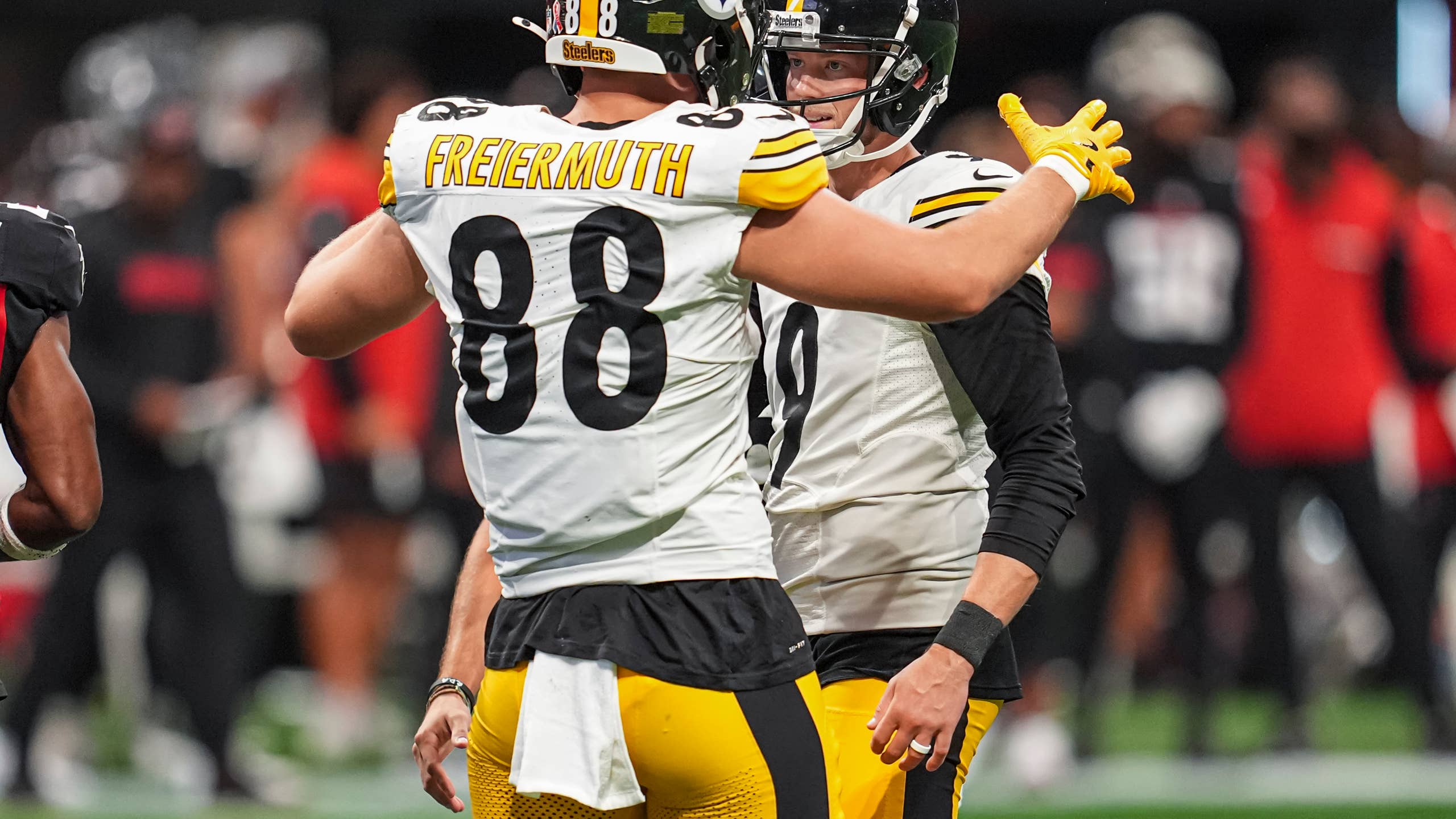 2560x1440 Pat Freiermuth's Reduced Role Surprised NFL Executive and Raises Steelers Questions