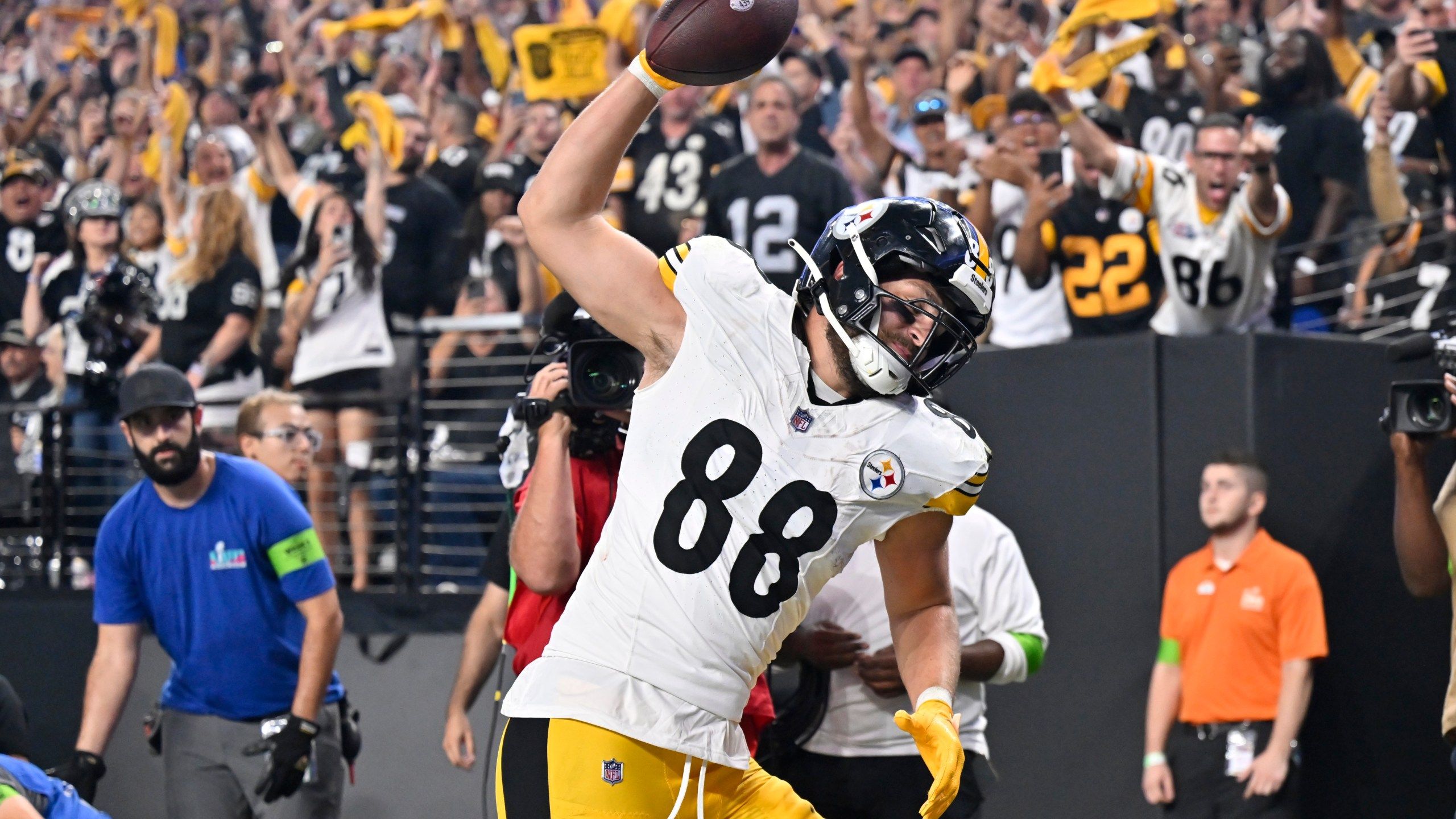 2560x1440 Steelers Sign TE Pat Freiermuth To Four Year Extension Worth $48M