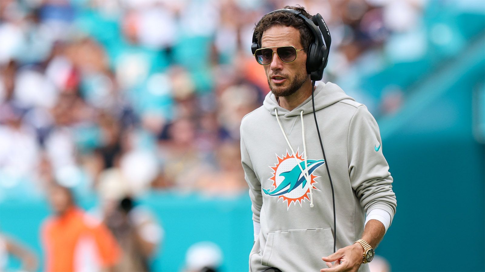 1600x900 Miami's Mike McDaniel Responds To Banner Calling For His Firing