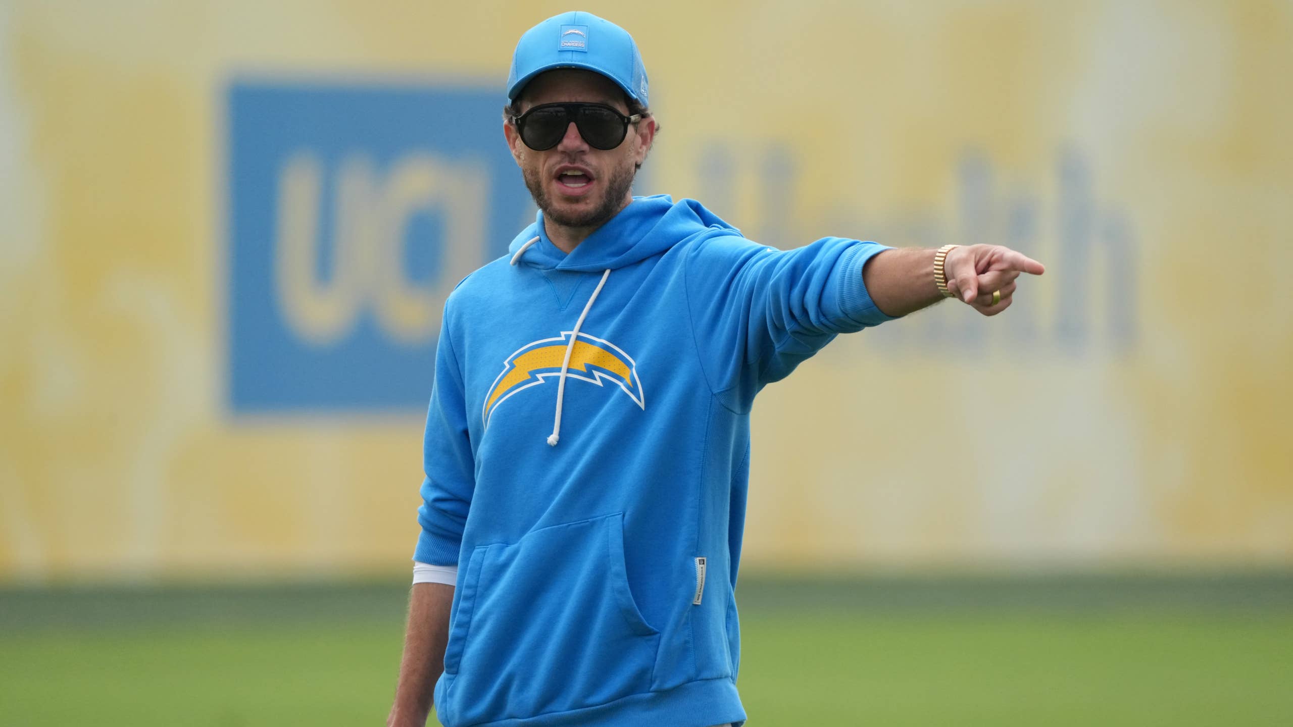 2560x1440 How Mike McDaniel Can Supercharge the Chargers' Offense