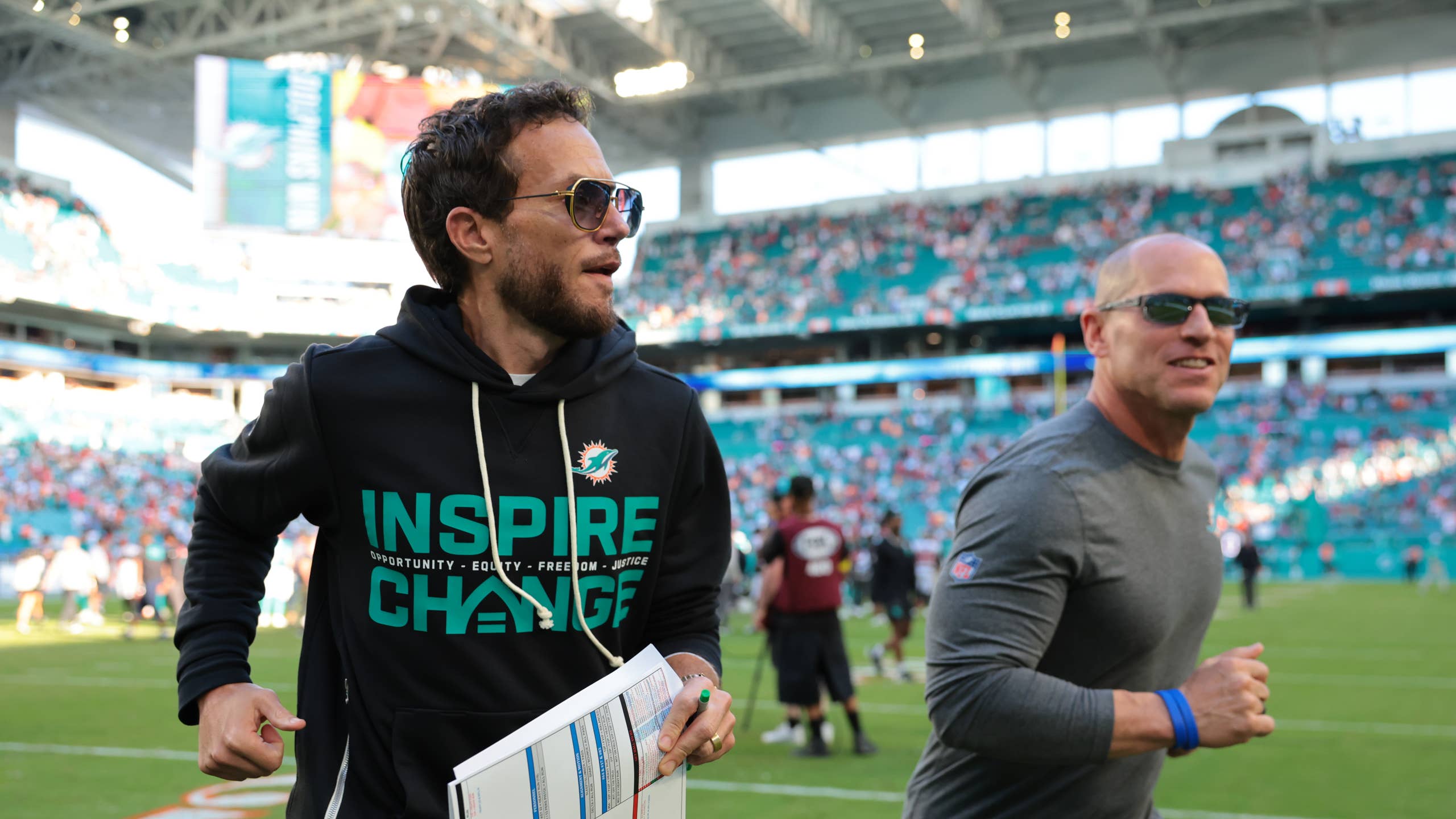 2560x1440 Mike McDaniel Predicted to Land AFC Head Coaching Job's Sports