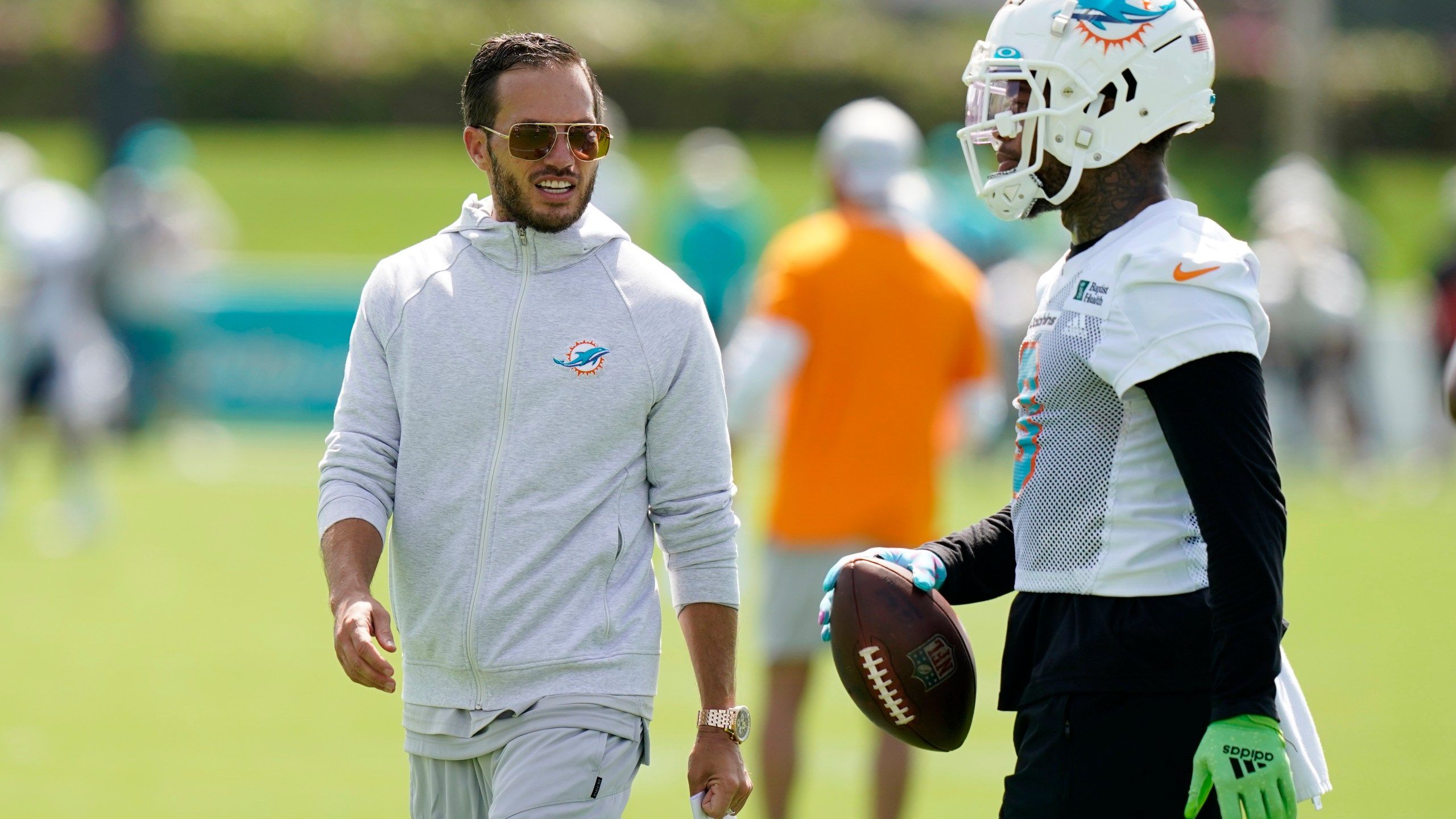 2560x1440 McDaniel's path to Dolphins started with a lost hat as a fan. WLNS 6 News