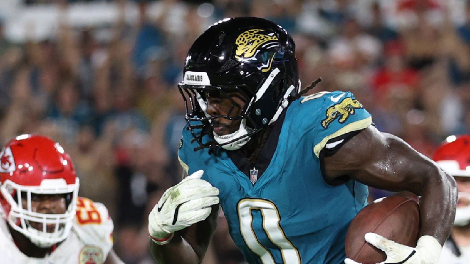 1600x900 Jaguars LB Devin Lloyd Makes History With 'MNF' Pick Six