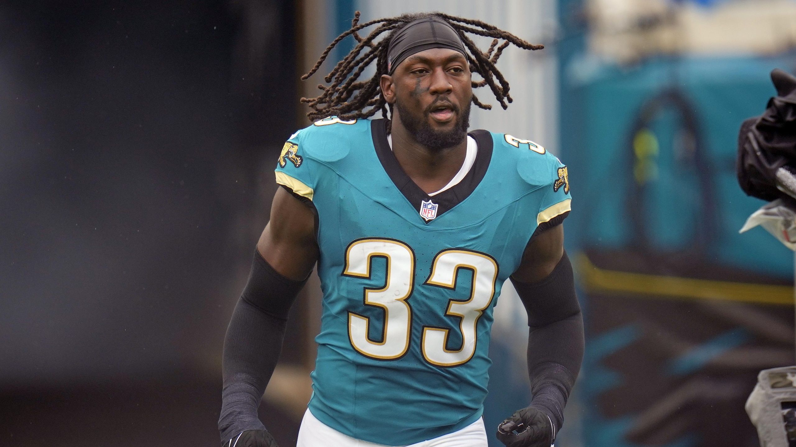 2560x1440 Devin Lloyd's 5th Year Contract Option Reportedly Declined