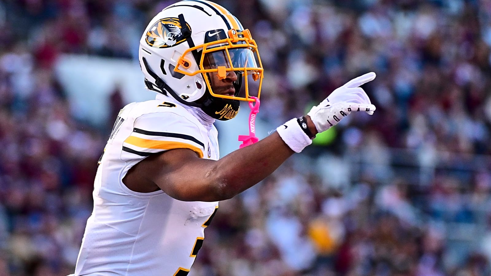 1600x900 Bears sign No. 39 pick Luther Burden to fully guaranteed deal