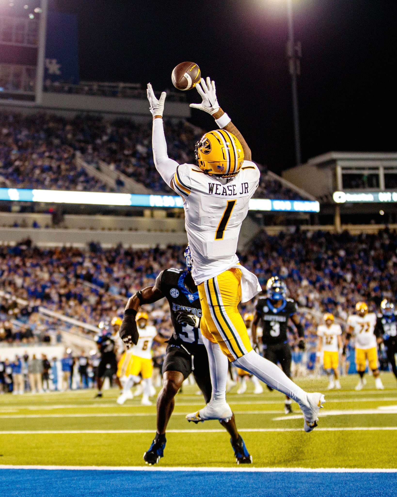 1638x2048 CFB Roundup: Raven rushing attack helps in win, Mizzou bounces back, K State freshman breaks out