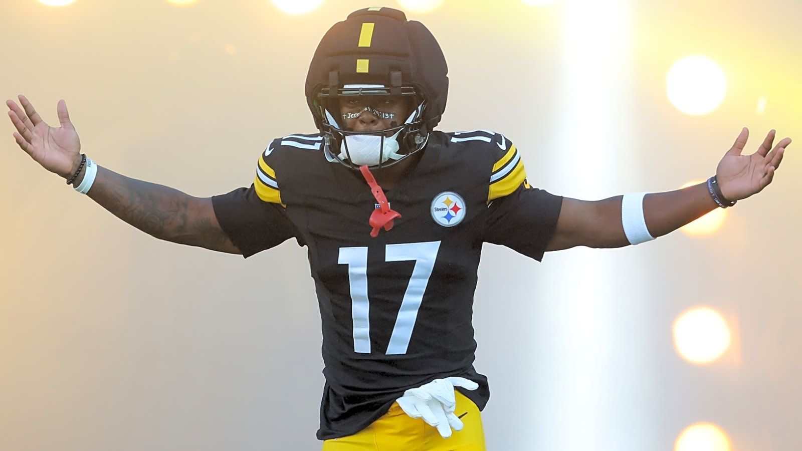 1600x900 Germie Bernard Reveals Aaron Rodgers' Private Challenge Behind Steelers&; Rise