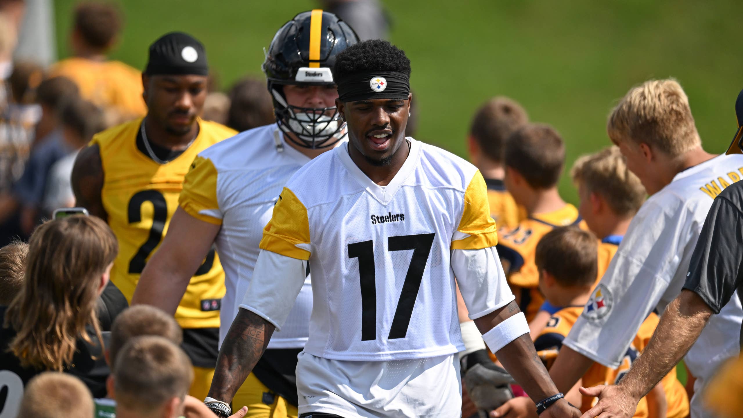 2560x1440 Germie Bernard Earns First Team Reps As Steelers WR Battle Could Shift Fast