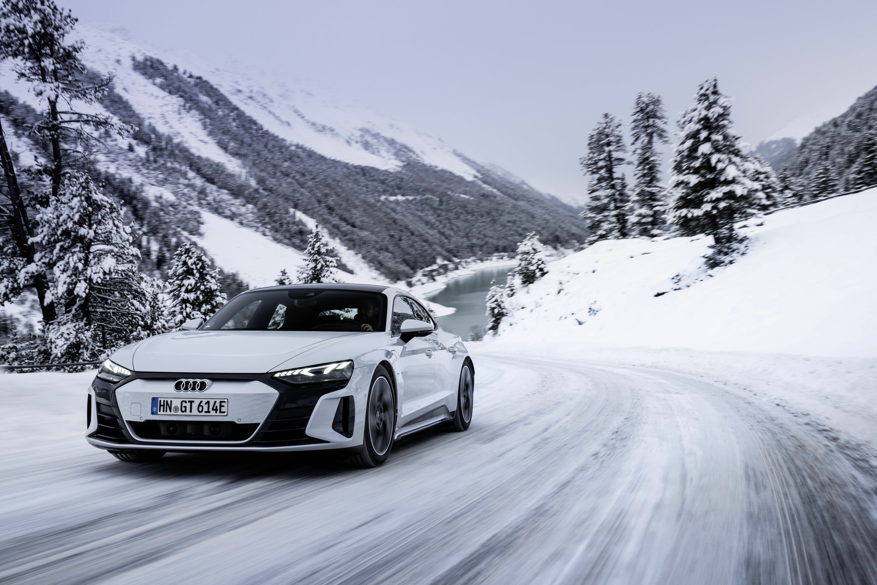 2880x1920 Electromobility in winter: Intelligent functions optimize range and charging performance