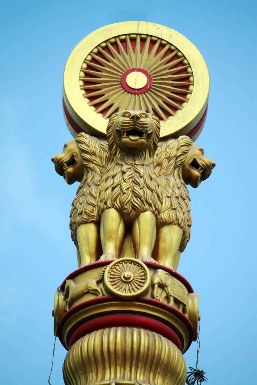 900x1350 Download Ashoka Pillar Emblem Blue Sky Wallpaper