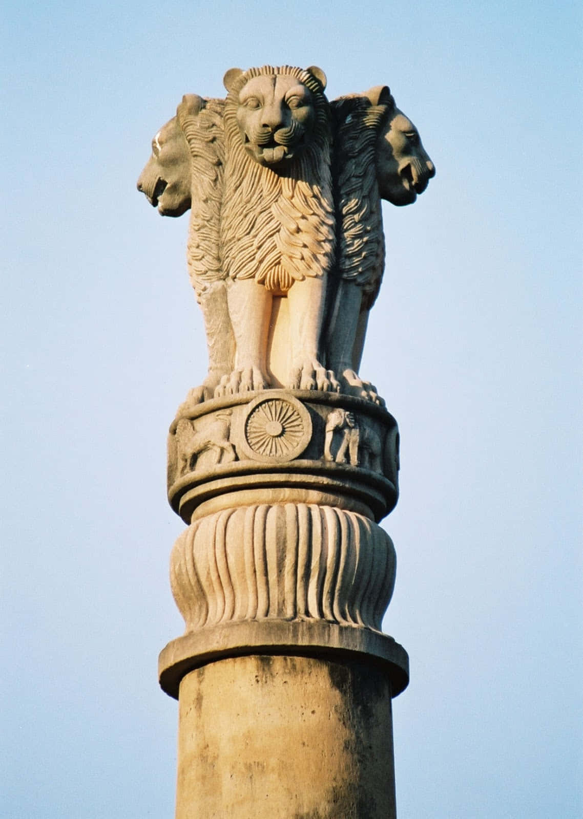 1138x1600 Download Ashoka Pillar Clear Blue Sky Wallpaper