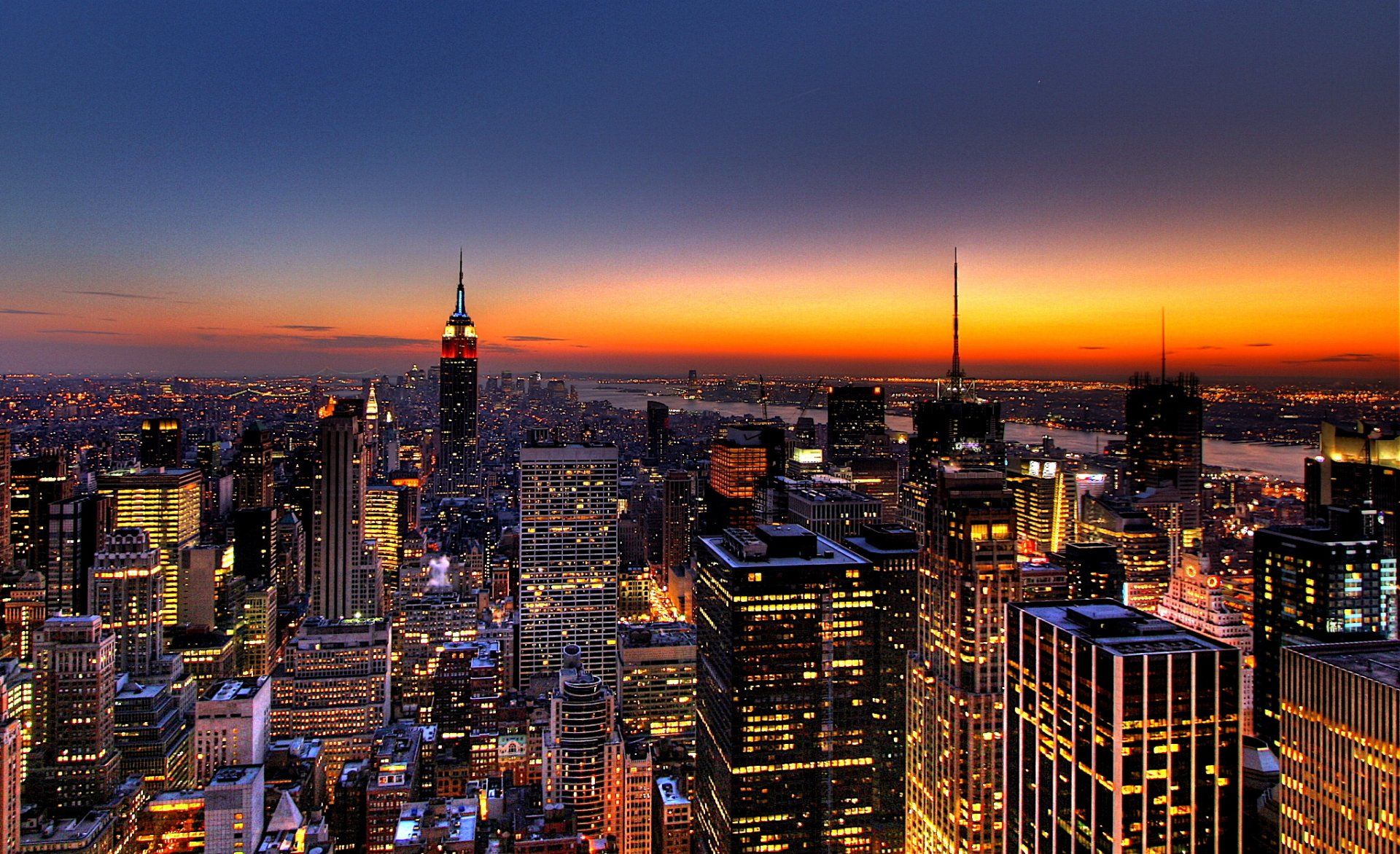 1920x1172 New York Manhattan Nightscape: Stunning HD City Lights at Duskx1249