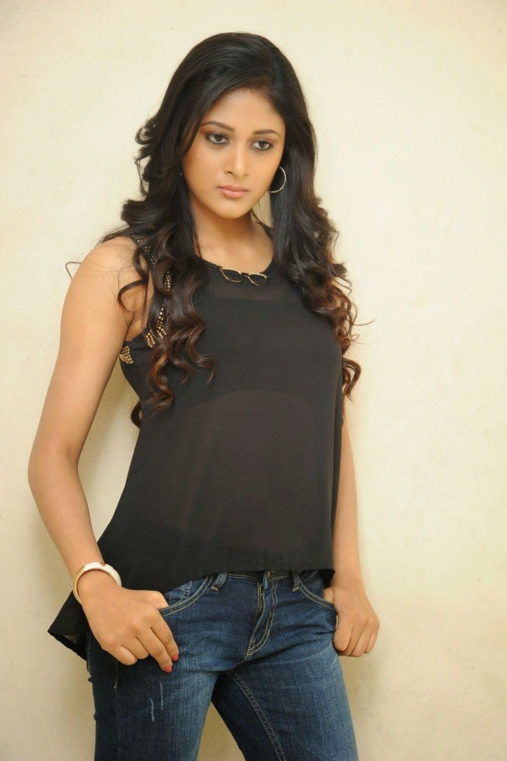 1024x1538 CAP: Telugu Actress Sushma Raj Cute Photo